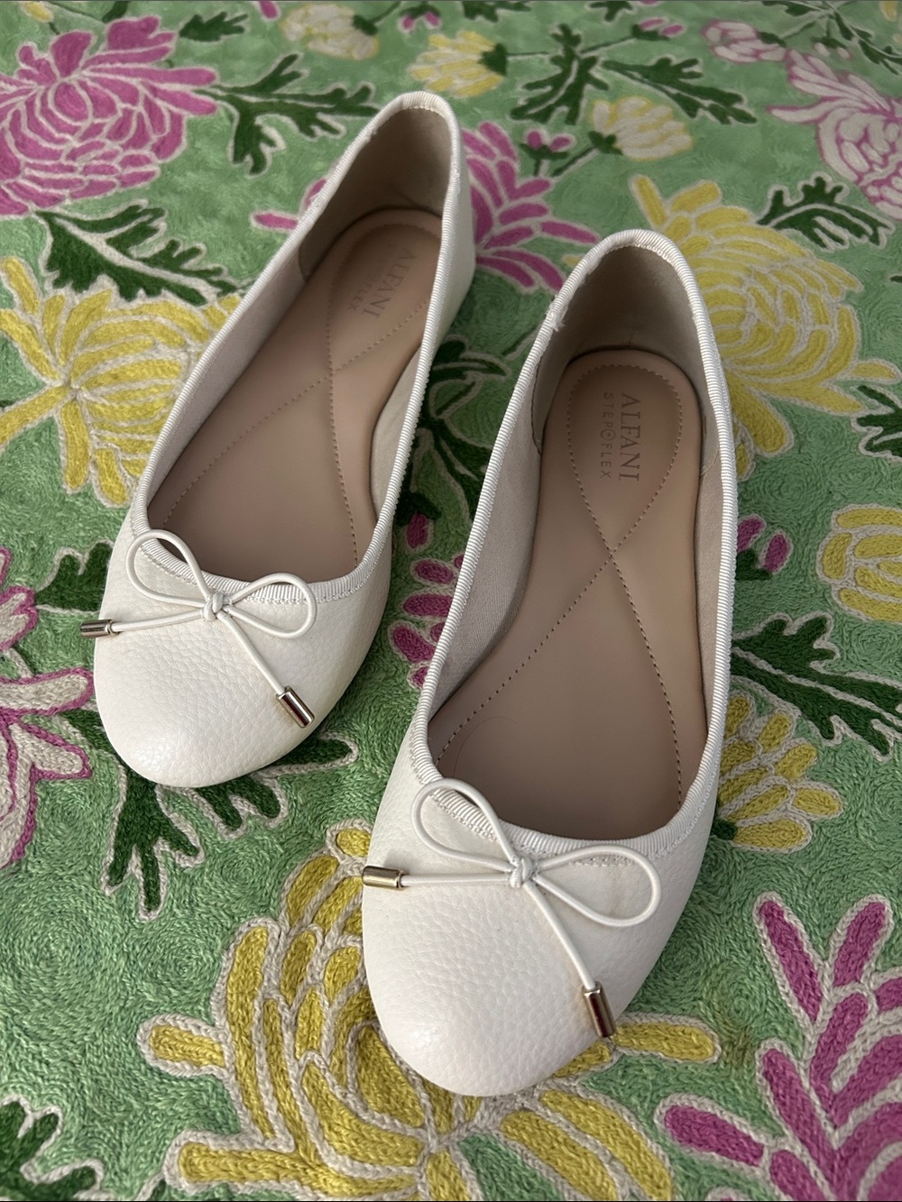 Alfani Women’s Light Cream Bow-Accent Ballet Flats